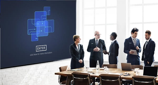 How Can Management Courses Prepare Students for AI-Driven Workplaces?